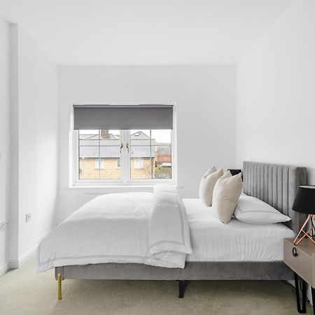 Luxurious 3 Bed House With Free Parking, Close To The Train Station & Town Μπρέιντρι Εξωτερικό φωτογραφία