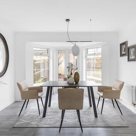 Luxurious 3 Bed House With Free Parking, Close To The Train Station & Town Μπρέιντρι Εξωτερικό φωτογραφία