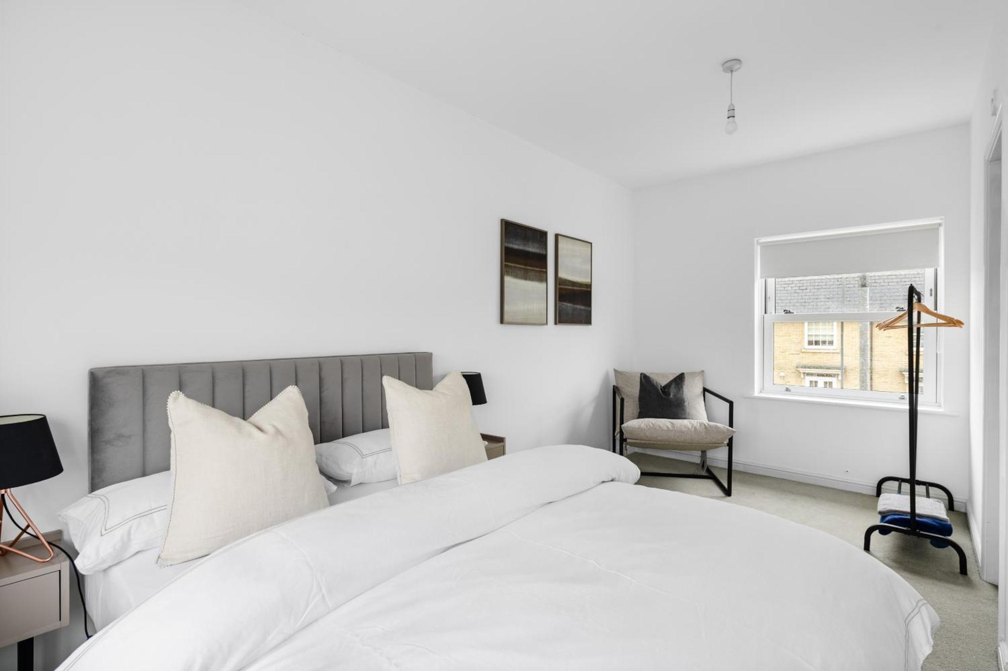 Luxurious 3 Bed House With Free Parking, Close To The Train Station & Town Μπρέιντρι Εξωτερικό φωτογραφία