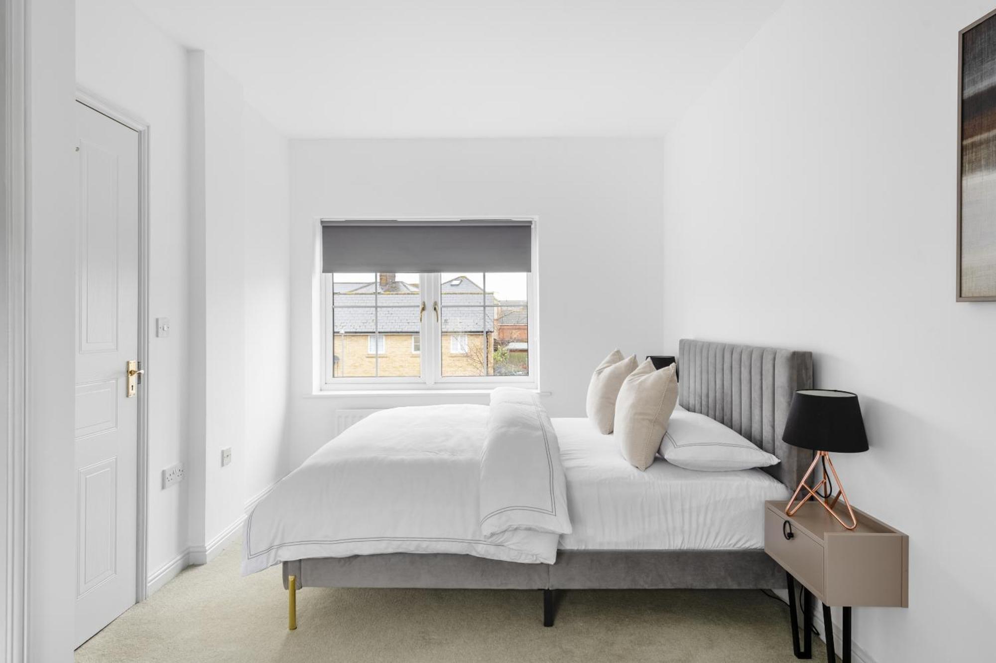 Luxurious 3 Bed House With Free Parking, Close To The Train Station & Town Μπρέιντρι Εξωτερικό φωτογραφία